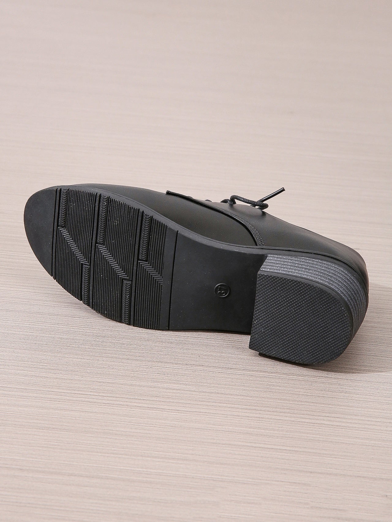 Chaussures professionnelles chic, noires, semelle souple, à talon épais